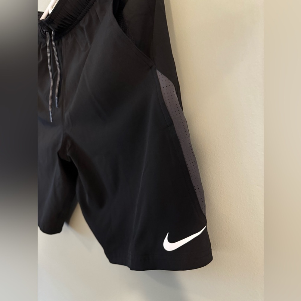 Men's Nike 9-in. Contend Swim Trunks - Picture 3 of 8